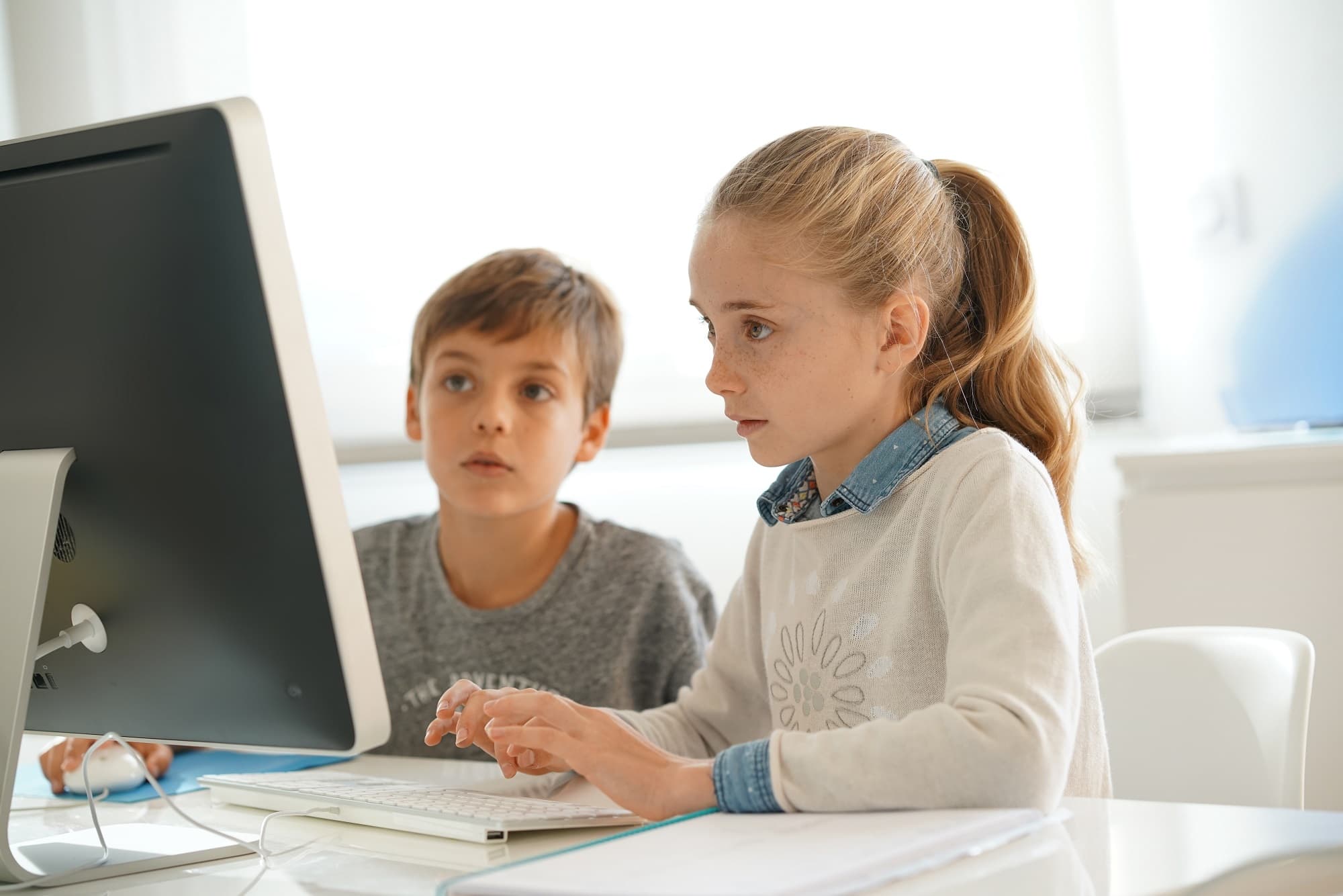 IT Girls i Giganci Programowania: Kobieca perspektywa w branży IT